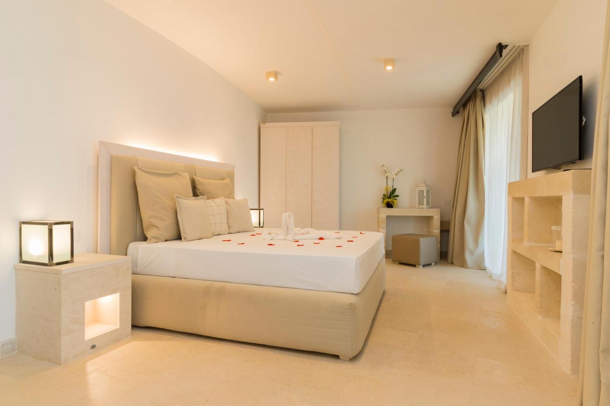 Hotel Barone Di Mare Torre dell'Orso Eksteriør billede